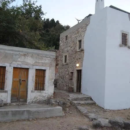 Renovated Old Traditional House بيت للعطل *